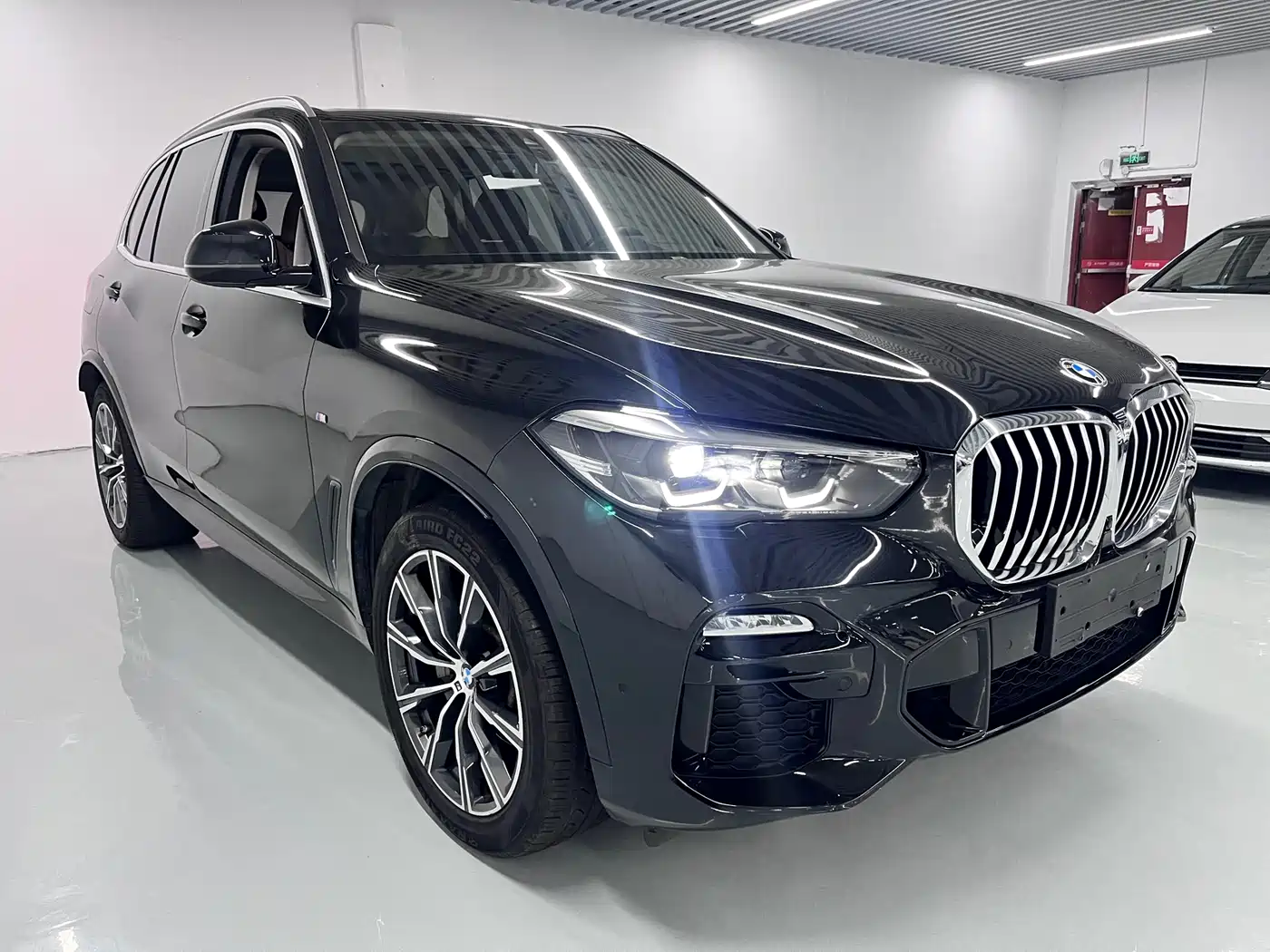 BMW X5 (Import) 2020 xDrive40i M Sport Package фото 3