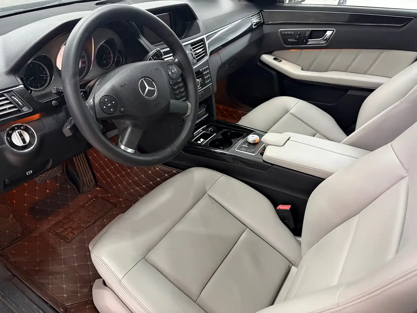 Mercedes-Benz E-Class 2012 E 300 L Fashion фото 11