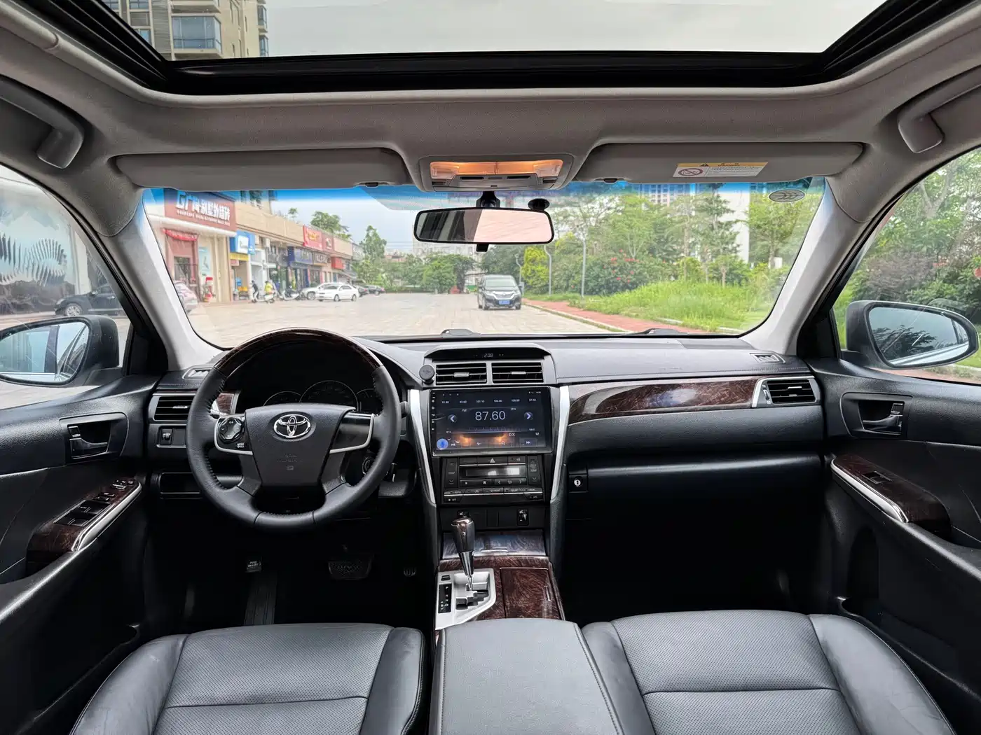 Toyota Camry 2015 2.0G Leading Edition фото 12