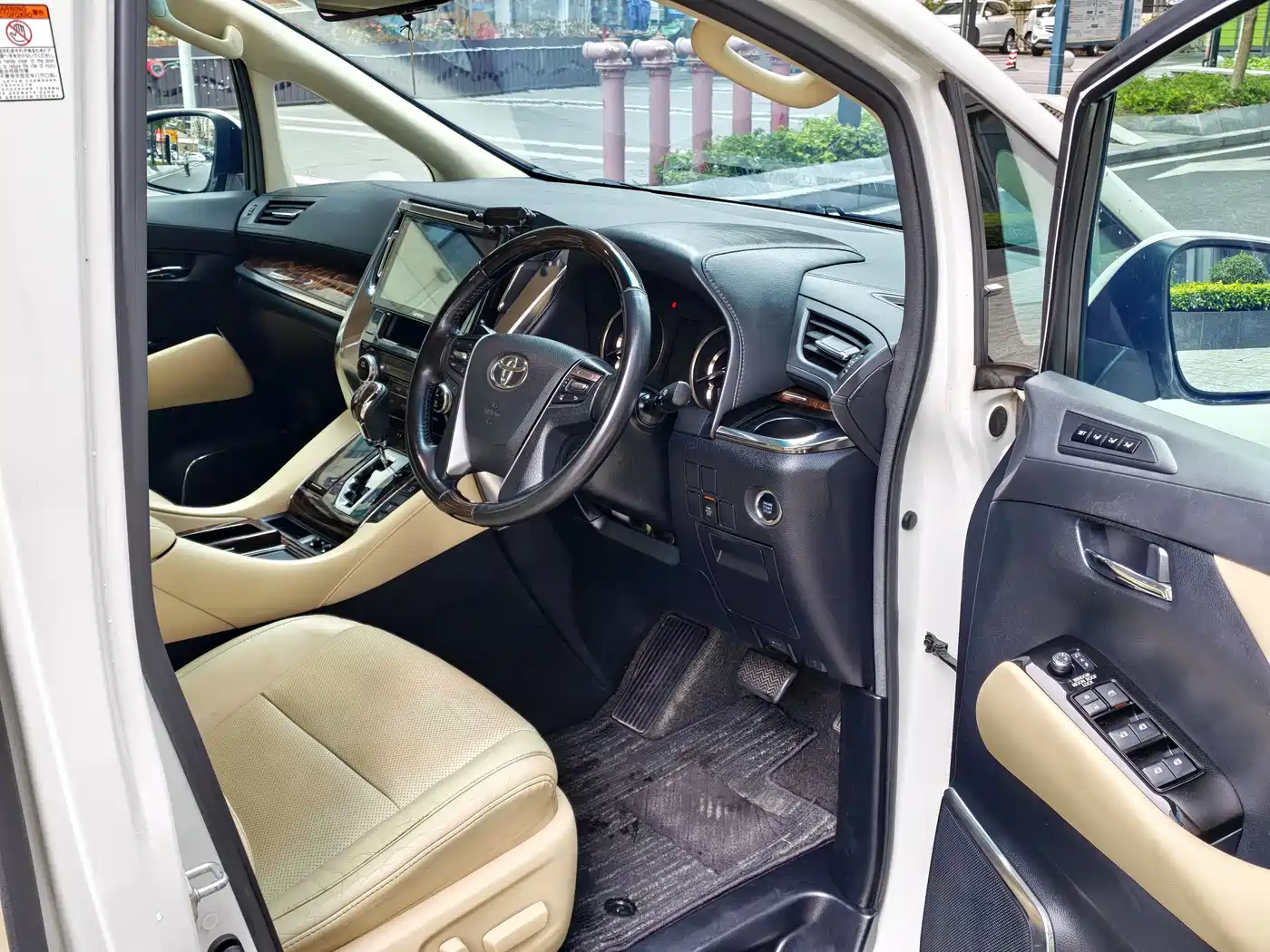 Toyota Alphard 2018 Facelift 3.5L Luxury Edition фото 12