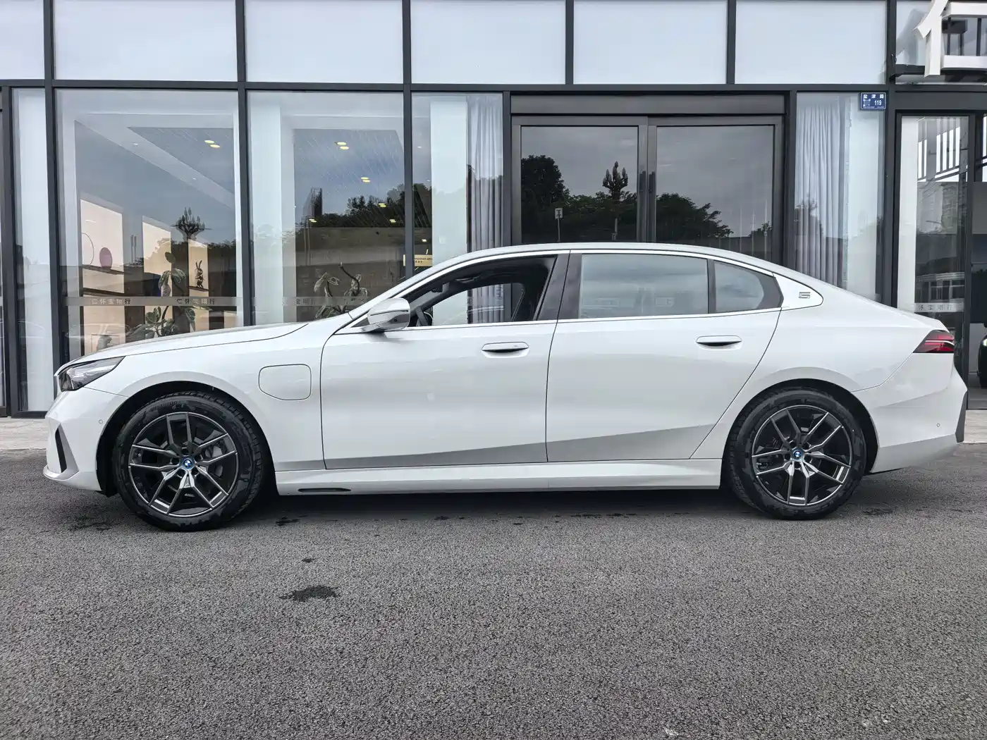 BMW i5 2024 eDrive 35L Premium Luxury Package фото 3