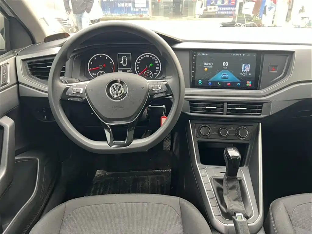 Volkswagen Polo 2019 Plus 1.5L Automatic Panorama Enjoyment Edition фото 14