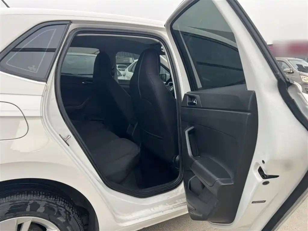 Volkswagen Polo 2019 Plus 1.5L Automatic Panorama Enjoyment Edition фото 16