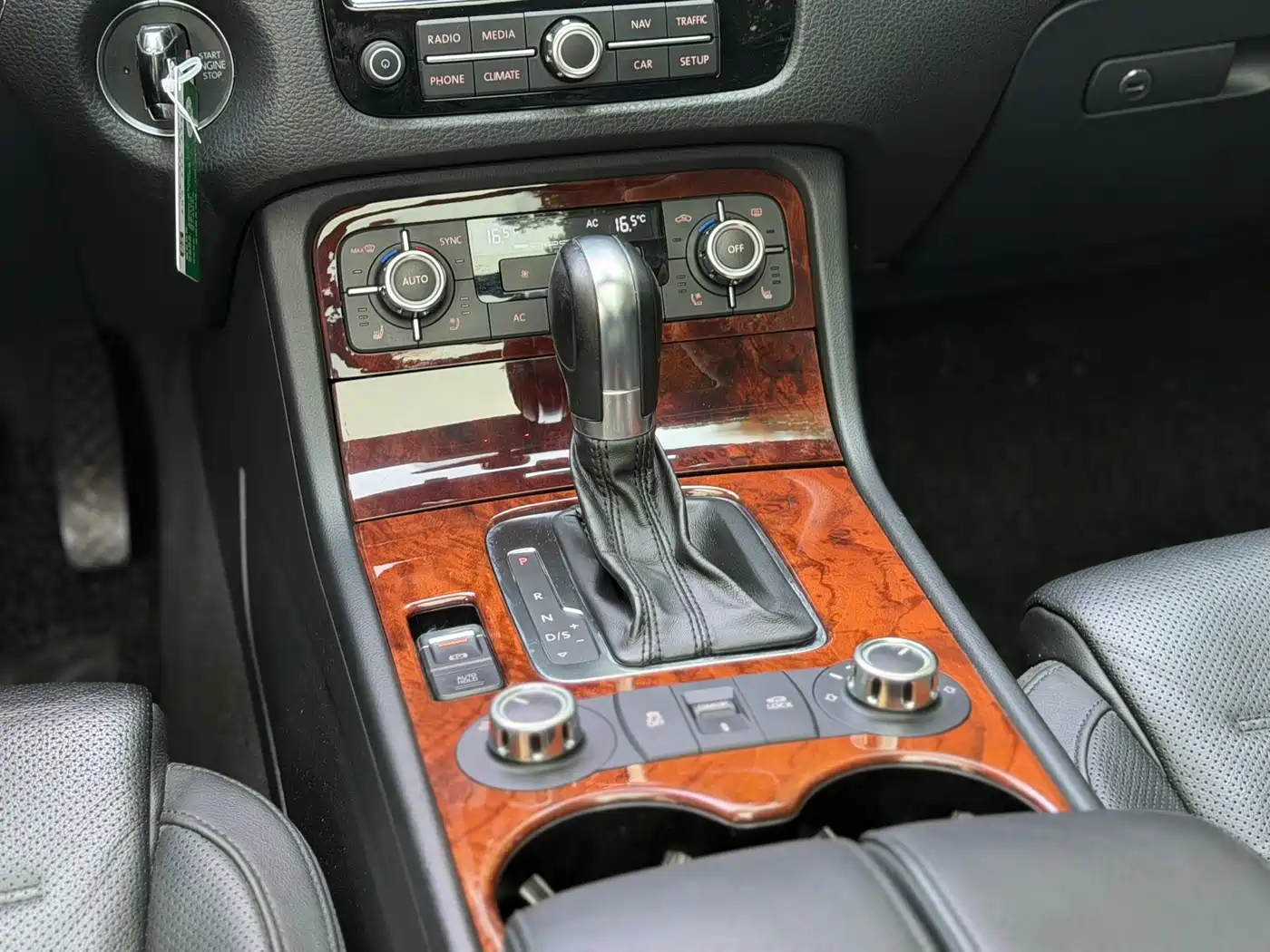 Volkswagen Touareg 2011 3.0TSI Comfort фото 14