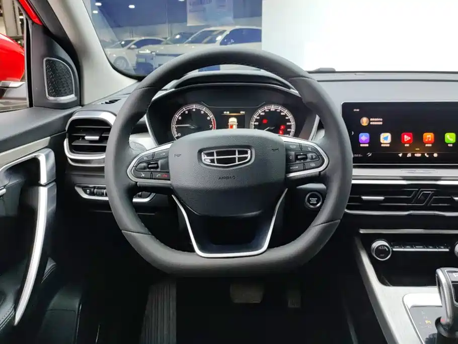 Фото 15 - Geely Coolray