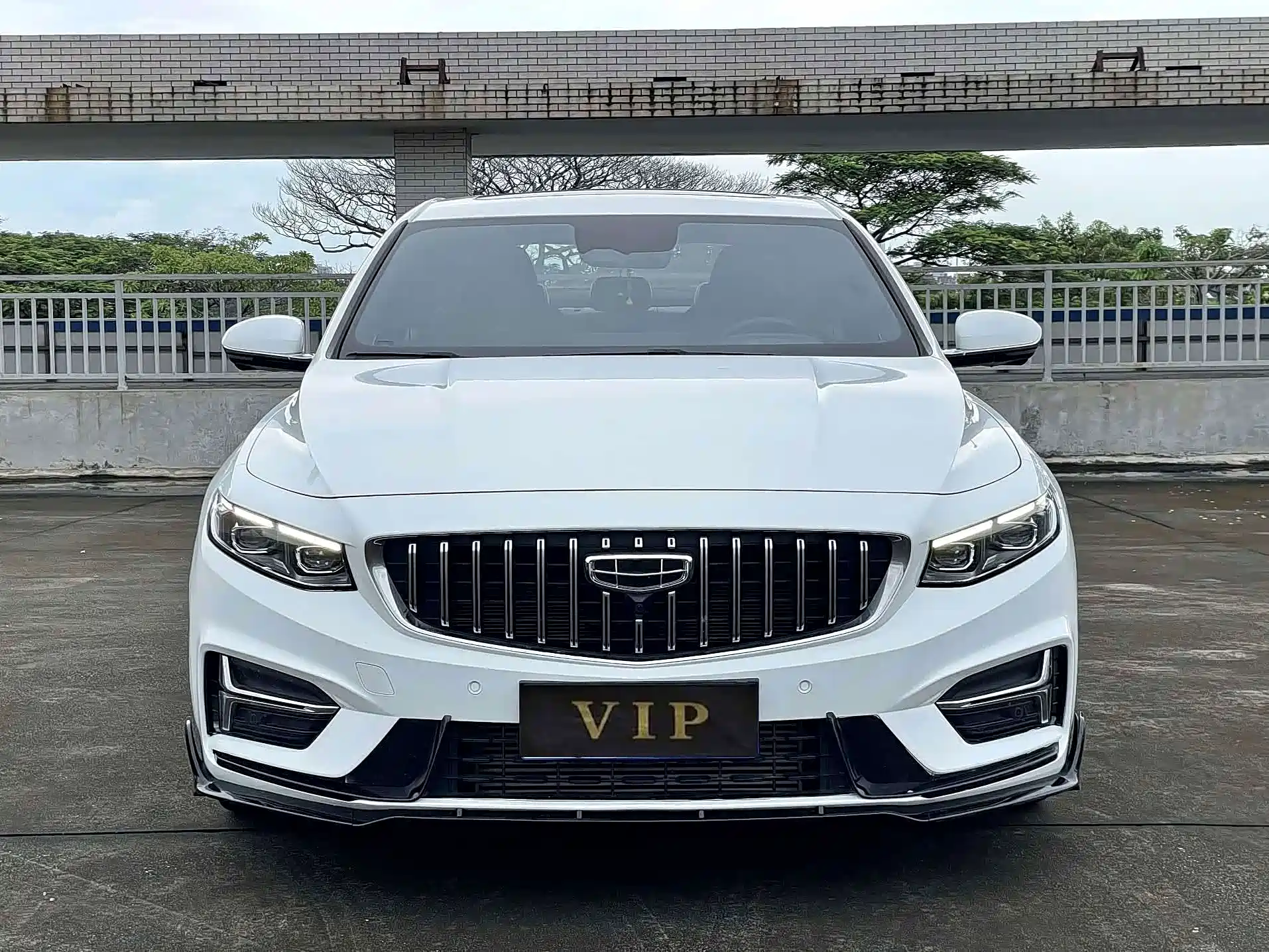 Фото 2 - Geely Preface