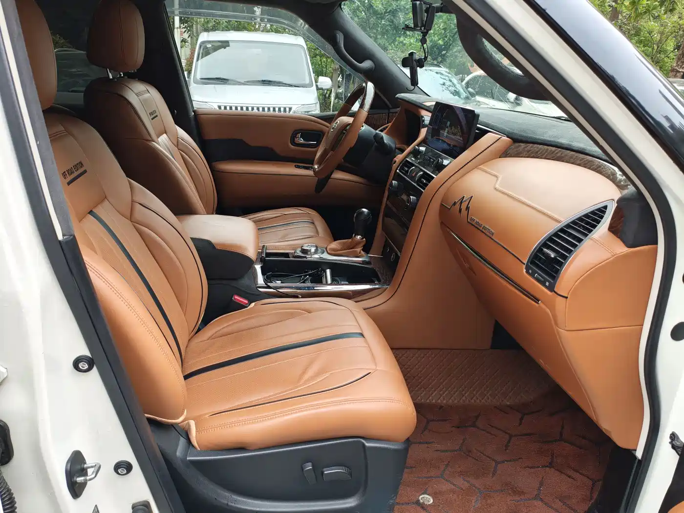 Nissan Patrol 2018 4.0L Leadership фото 11