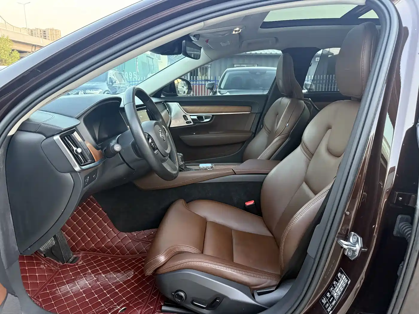 Photo 4 - Volvo S90