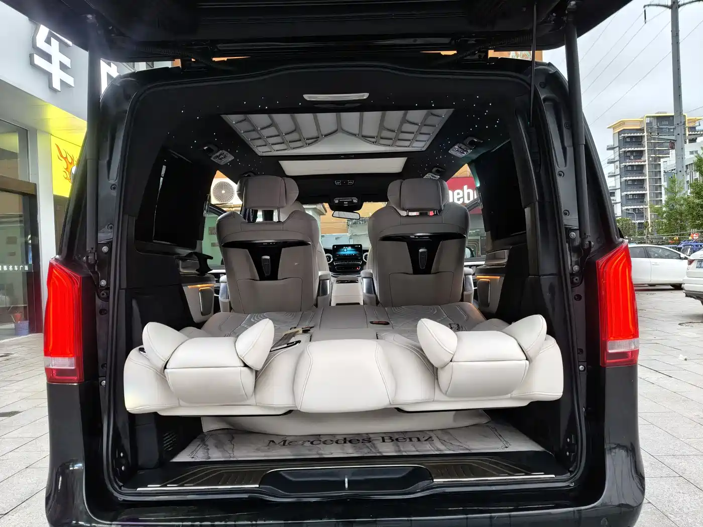 Mercedes-Benz V-Class 2022 V 260 Pilot Edition фото 13