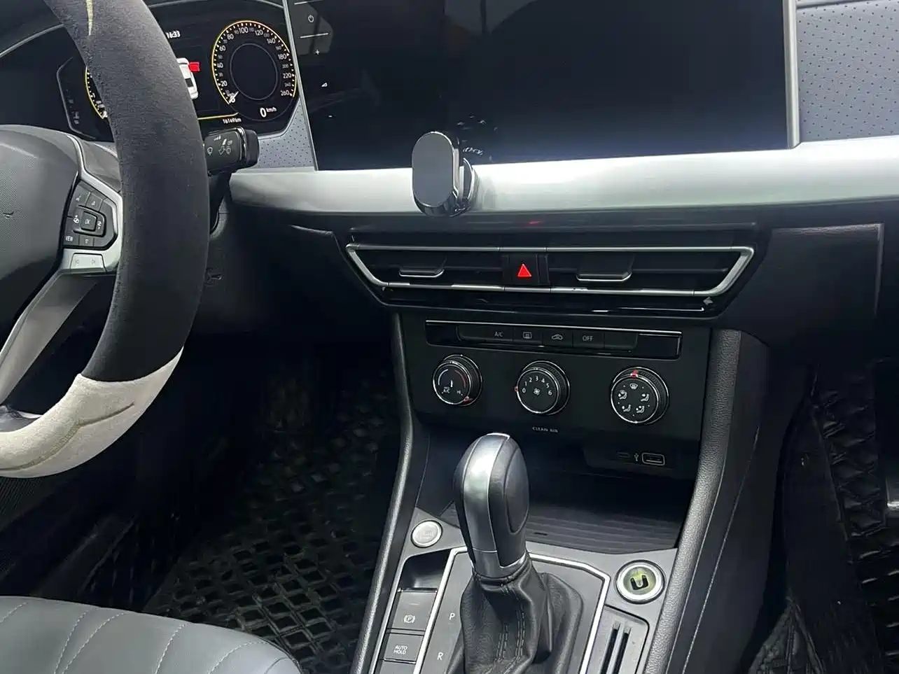 Volkswagen Lavida 2023 1.5L Auto Five Million Edition фото 9