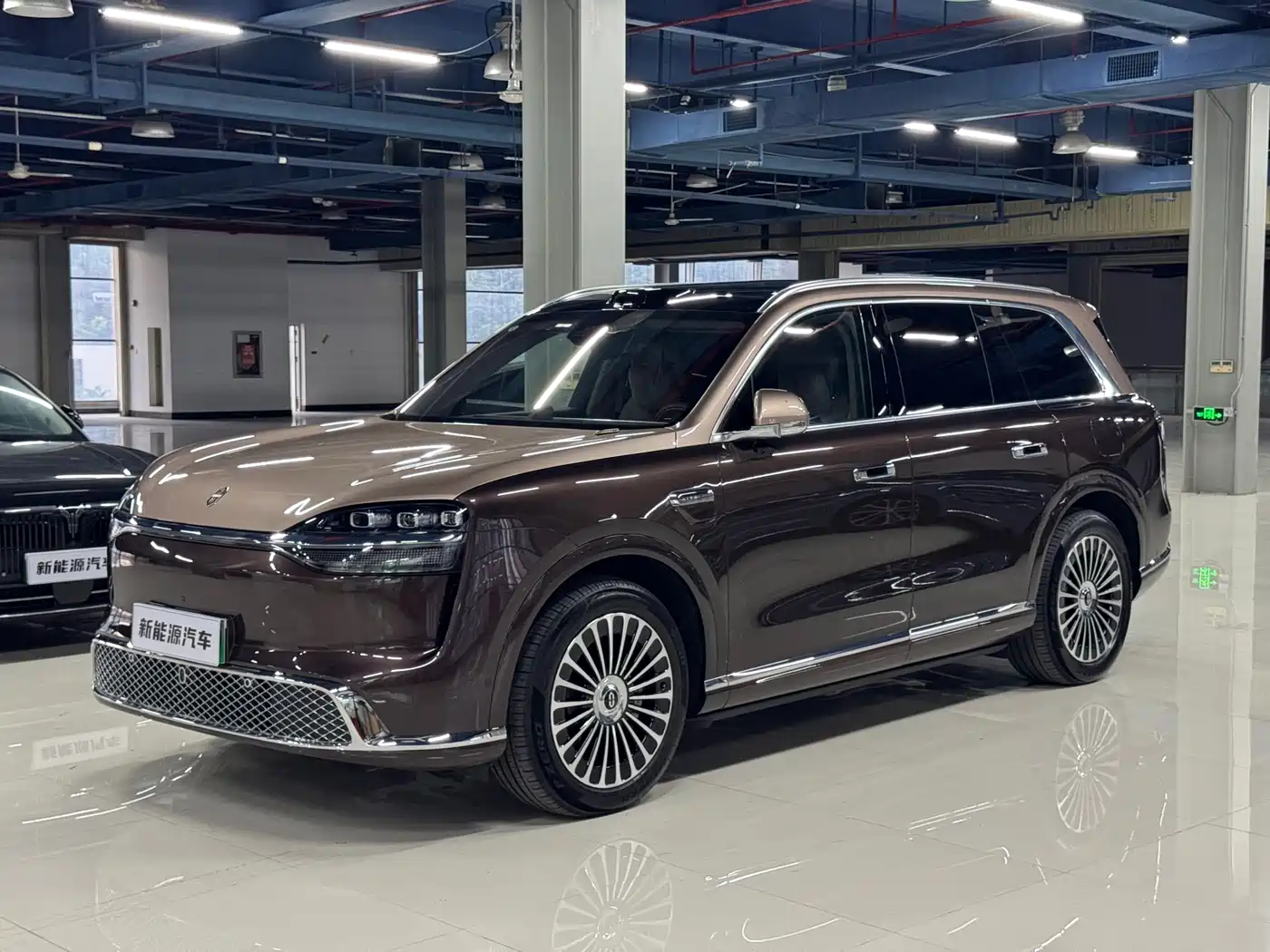 AITO Wenjie AITO M9  — пригон из Китая