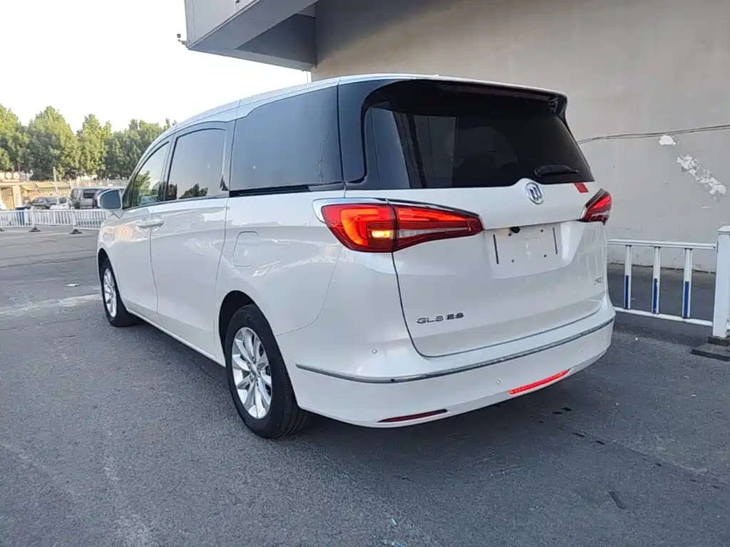 Фото 5 - Buick GL8