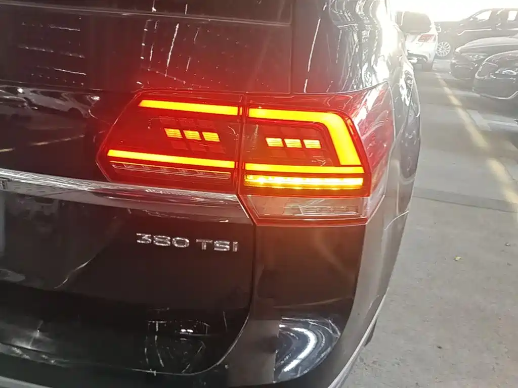 Volkswagen Teramont 2019 380TSI 4WD Luxury Edition China VI фото 8