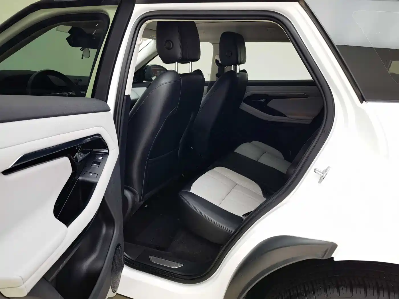 Land Rover Range Rover Evoque 2020 Model 249PS R-DYNAMIC S Gloss Black Sport Edition фото 8