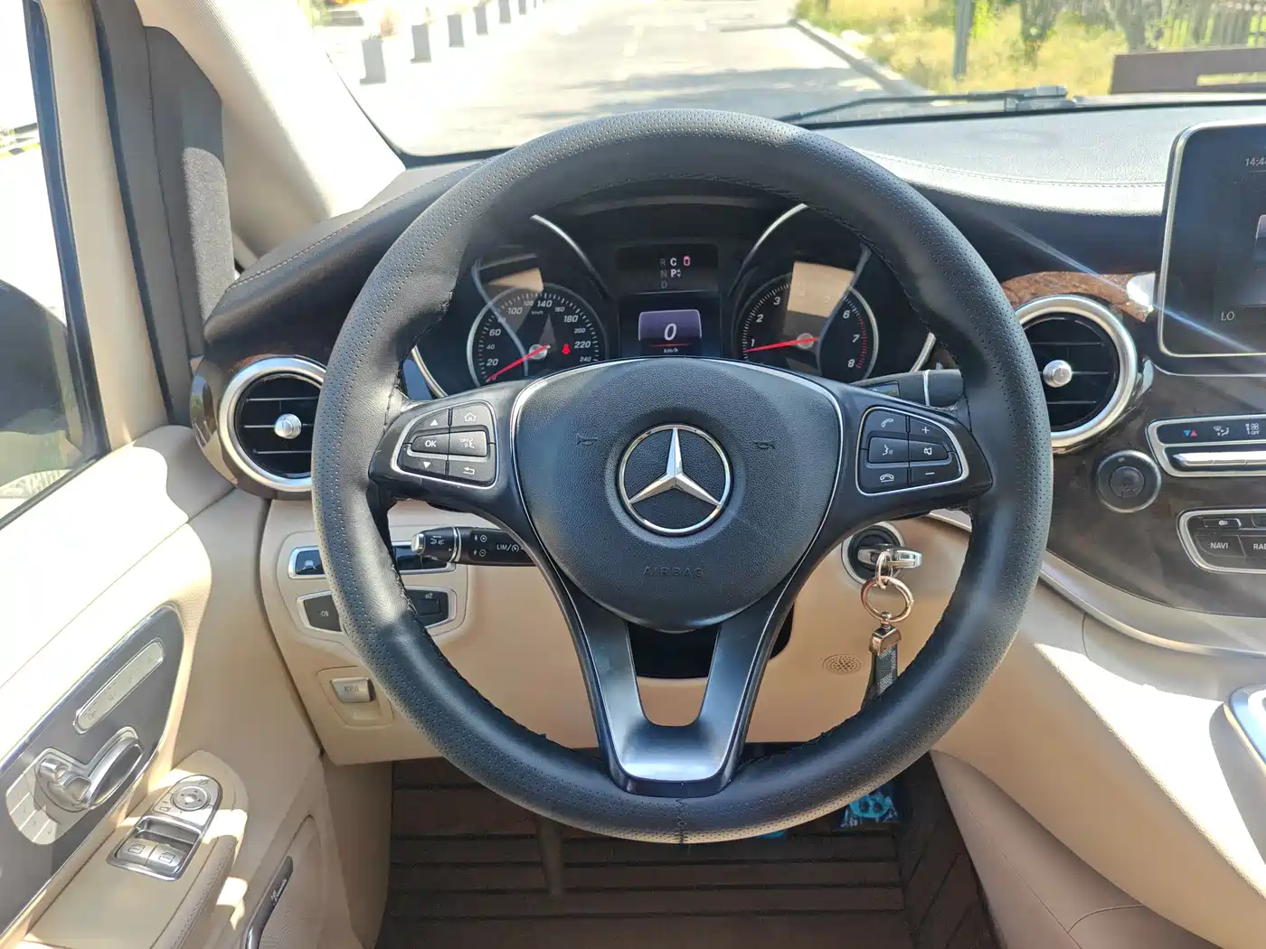 Mercedes-Benz V-Class 2016 V 260 L Premium Long фото 18