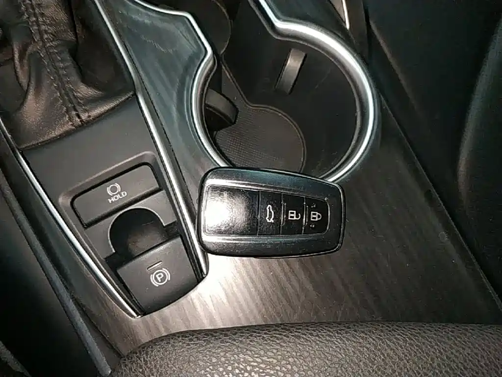 Toyota Camry 2021 2.0G Luxury Edition фото 9