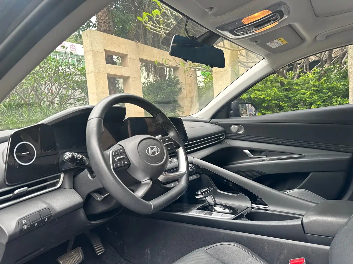 Hyundai Elantra 2023 Model 1.5L CVT LUX Premium Edition фото 13