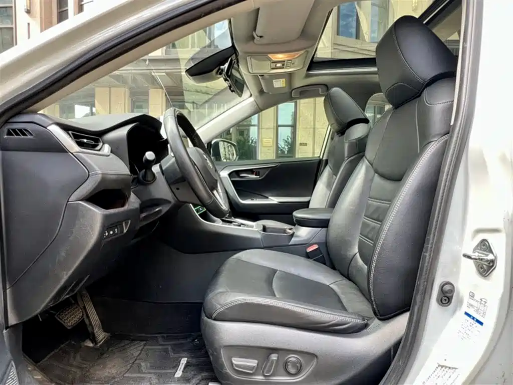 Toyota RAV4 Rongfang 2020 2.0L CVT 4WD Premium Edition фото 21