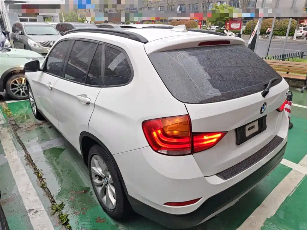 BMW X1 2013 sDrive18i Leading фото 23