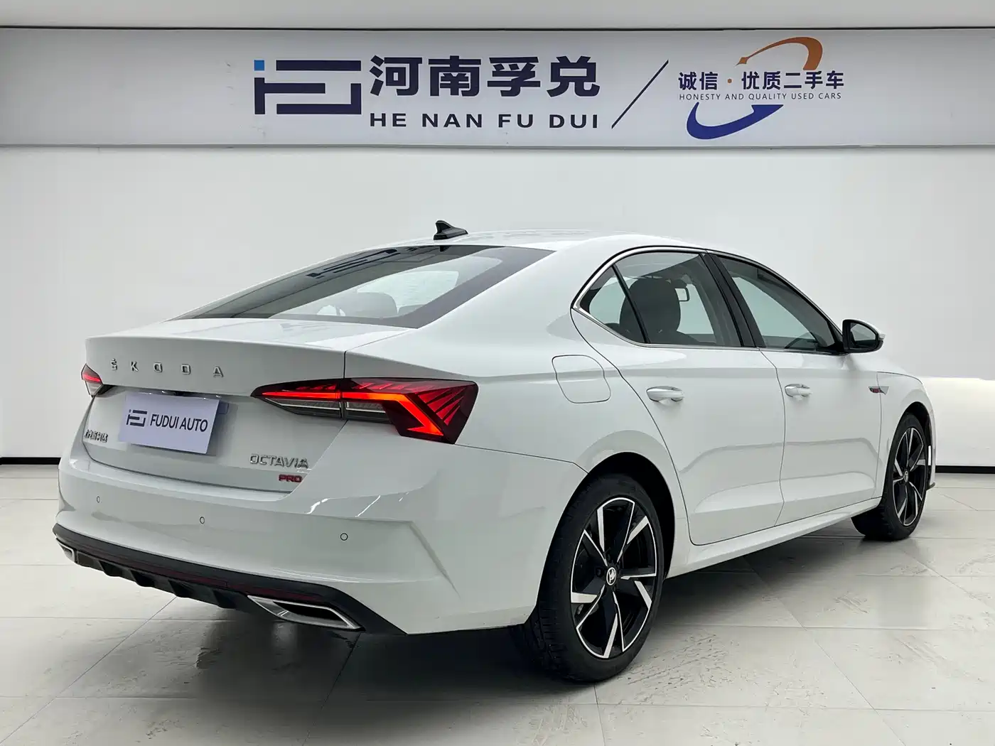 Škoda Octavia 2023 Facelift PRO TSI280 Premium Edition фото 4