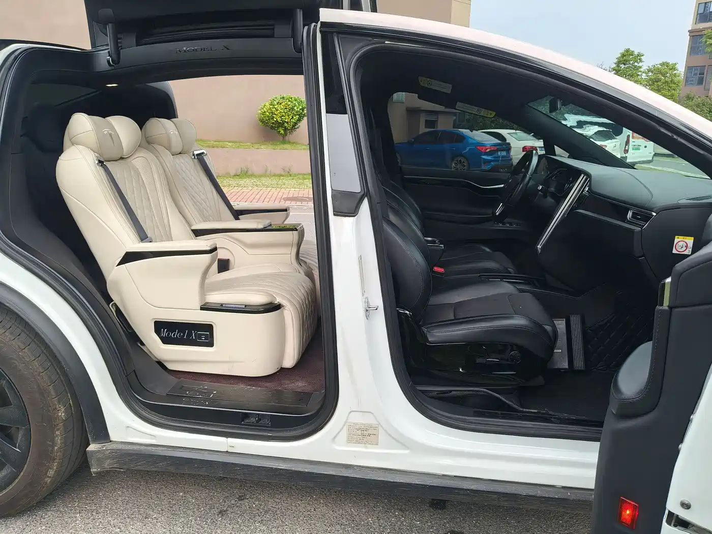 TESLA MODEL X