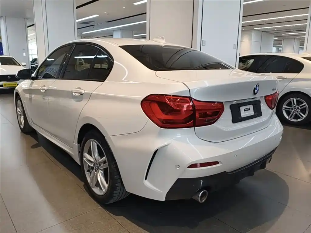 BMW 1 Series 2019 118i M Sport Package фото 5