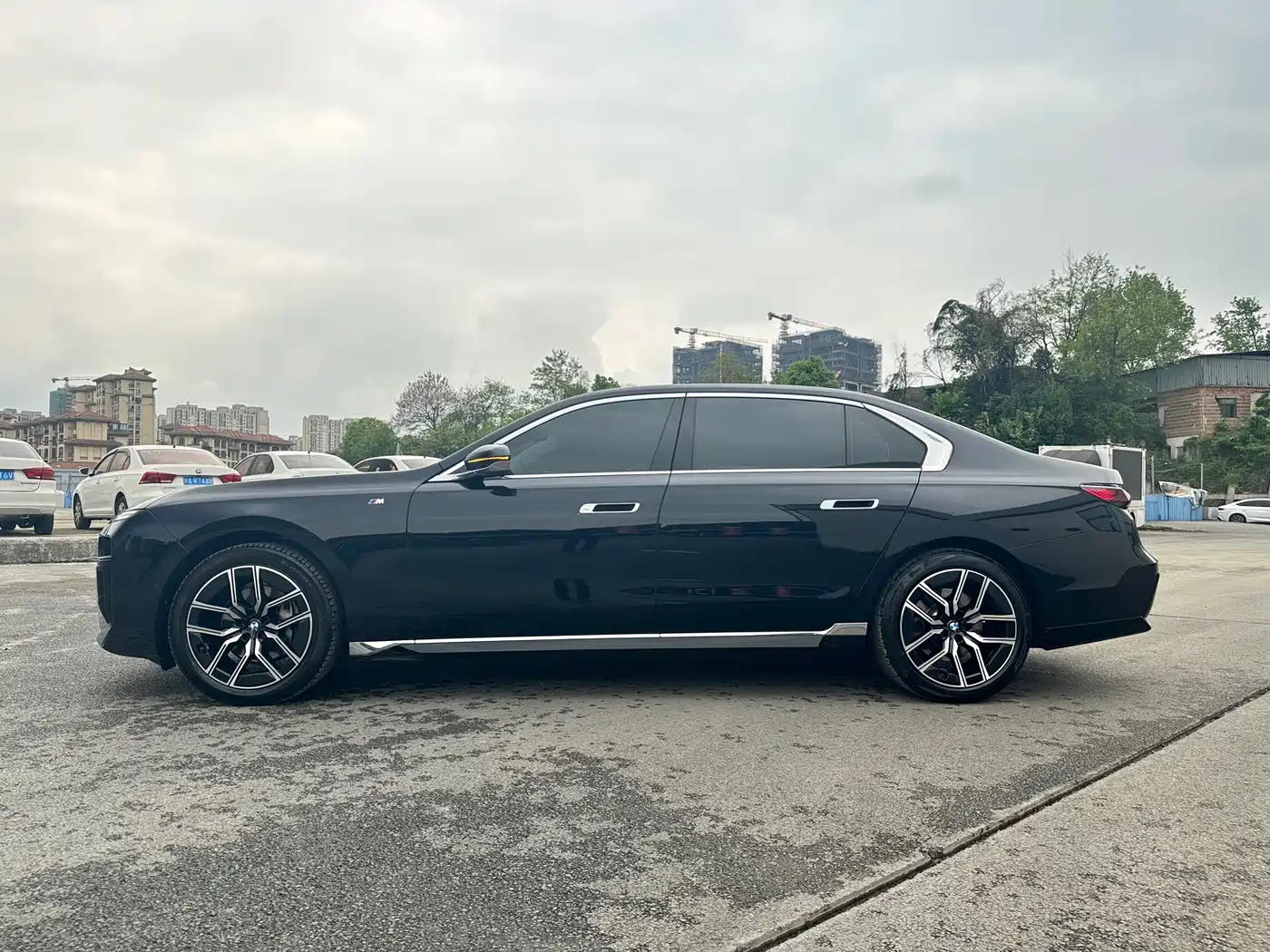 BMW 7 Series 2023 Model 735Li M Sport Package фото 11