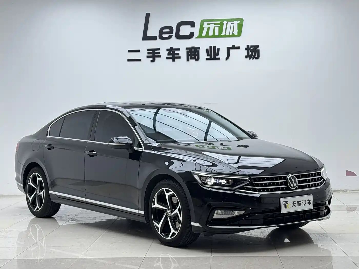 Volkswagen Magotan 2025 Facelift Public Edition 330TSI DSG Luxury фото 3