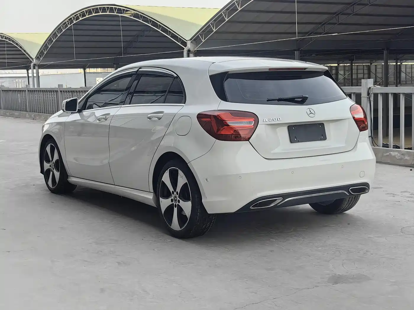 Mercedes-Benz A-Class (Import) 2017 A 200 Fashion Edition фото 3