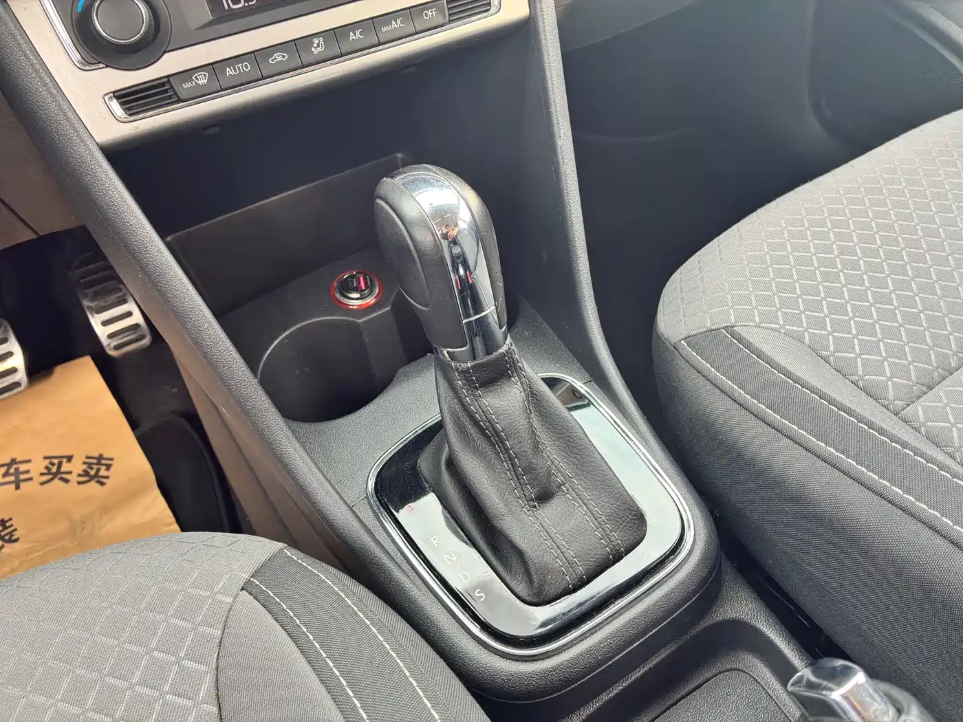 Volkswagen Polo 2014 1.6L Cross Polo Automatic фото 13