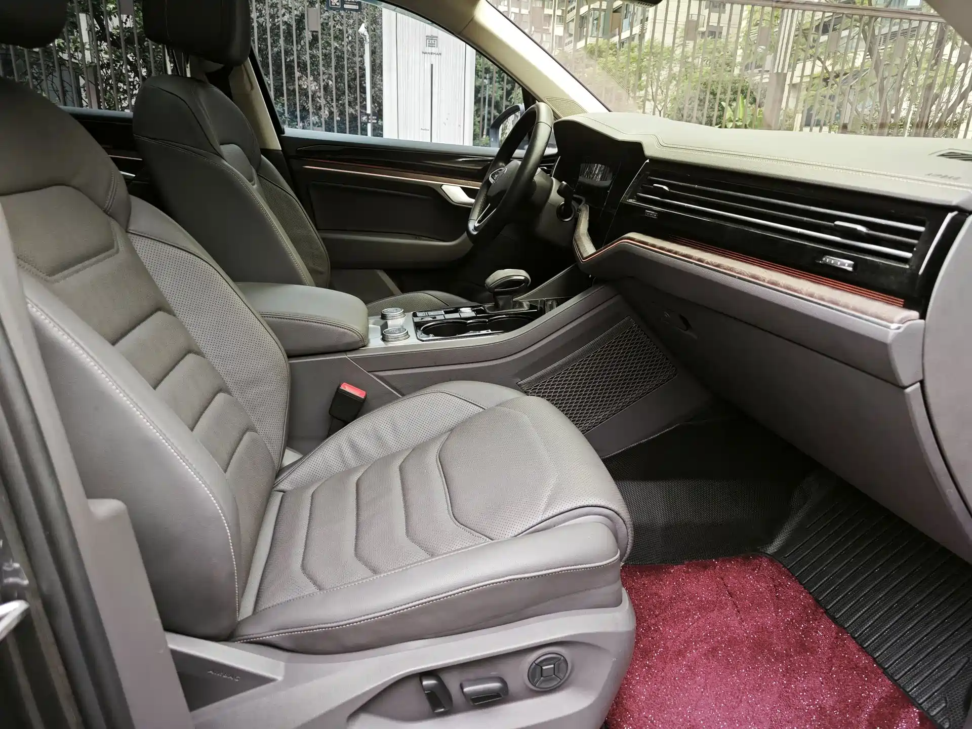 Фото 22 - Volkswagen Touareg