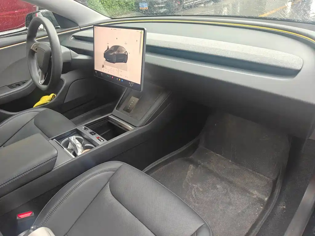 Фото 10 - Tesla Model 3