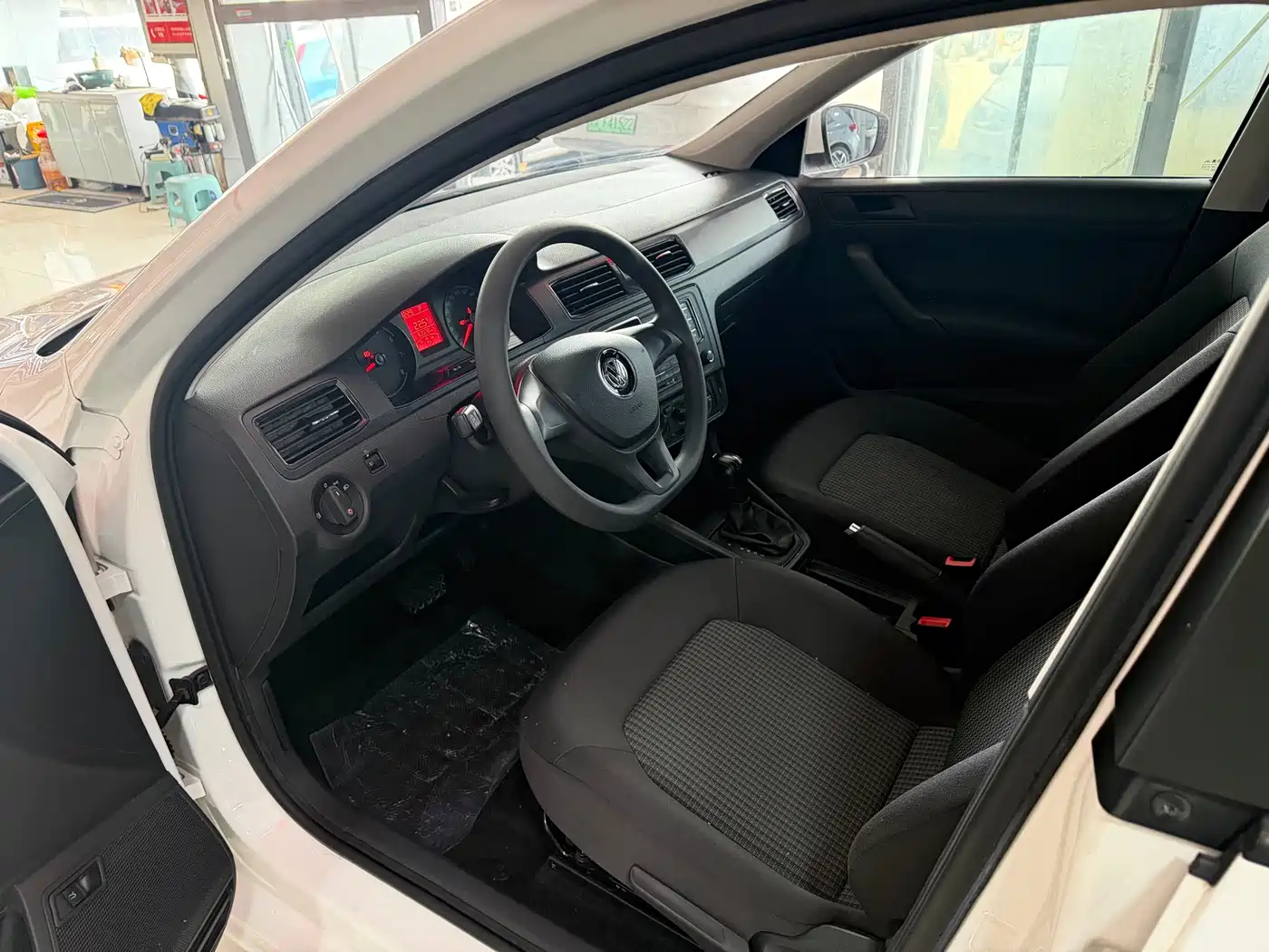 Volkswagen Santana 2016 1.6L Automatic Trend Edition фото 8