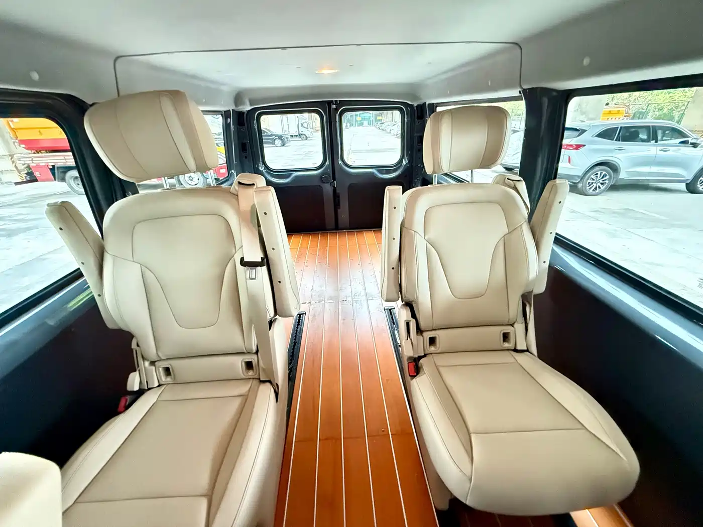 Jiangling JMC Fushun 2024 2025 Model 2.0T 8AT Diesel Medium Wheelbase Low Roof Commercial MPV 5/6 Seats