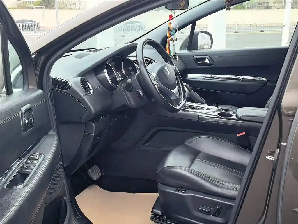 Peugeot 3008 2015 2.0L Automatic Classic Edition фото 9
