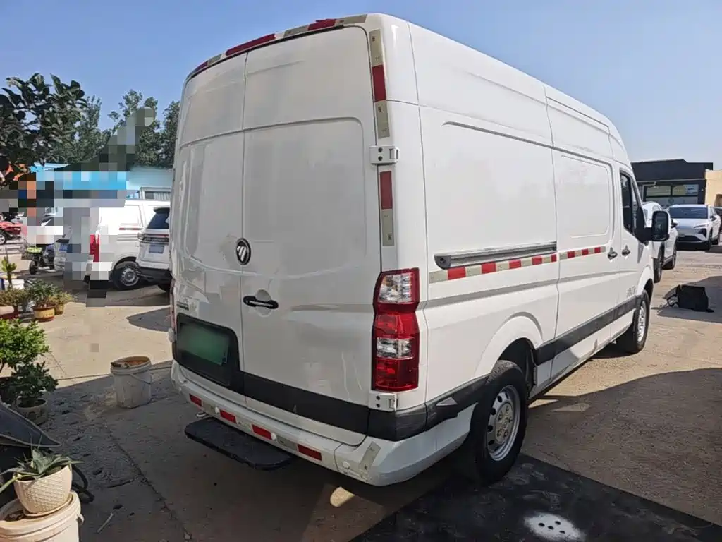 Foton Tuyano 2024 2023 Lucky Elephant Cargo Van 2.0T Manual Long Wheelbase Medium Roof Single Rear Tire 3-seater