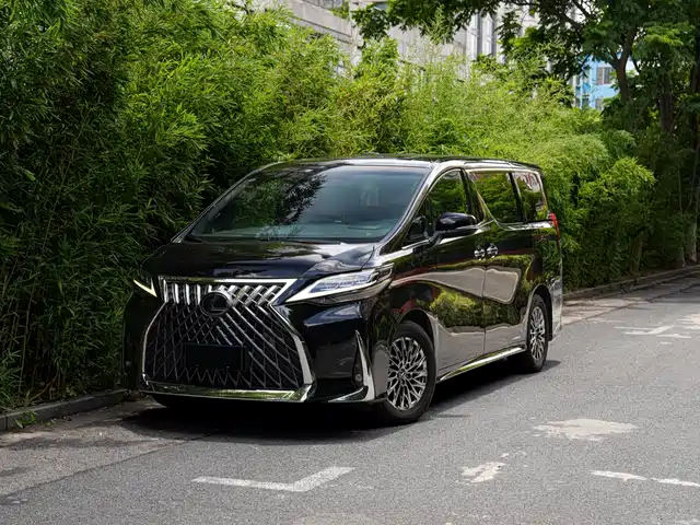 Lexus LM 2020 300h 4-Seat Imperial Edition