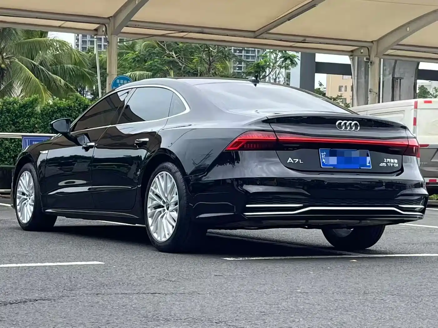 Audi A7L 2024 45TFSI S-line Dream Edition Crystal Package фото 4