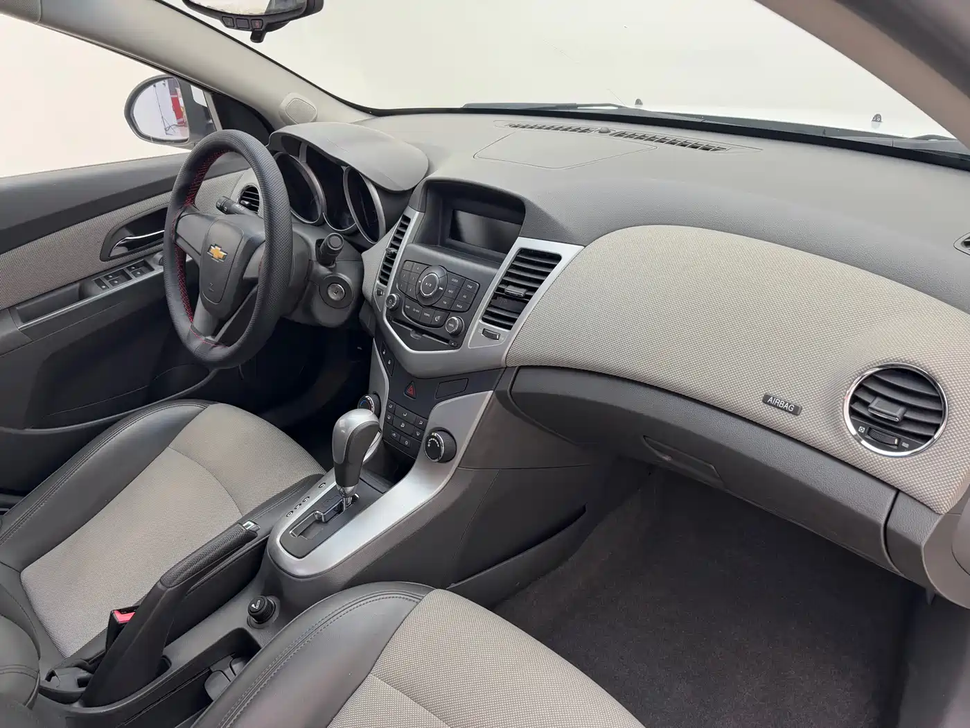 Chevrolet Cruze 2013 Model 1.8L SE AT фото 12