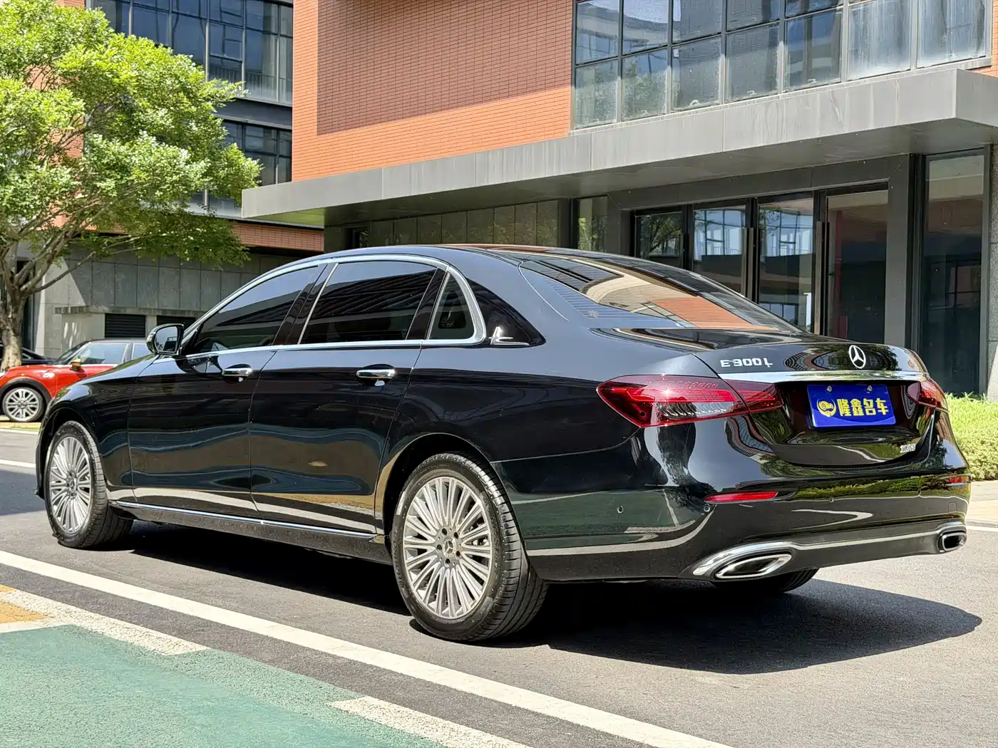 Mercedes-Benz E-Class 2022 E 300 L Fashion фото 23