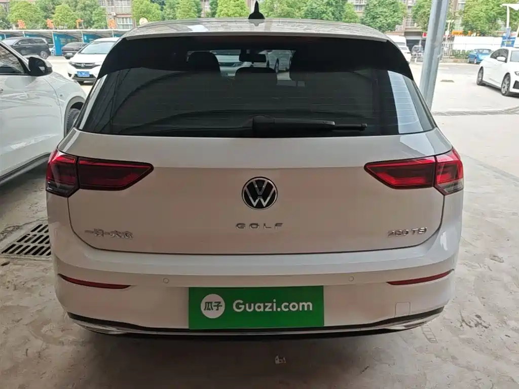VOLKSWAGEN GOLF
