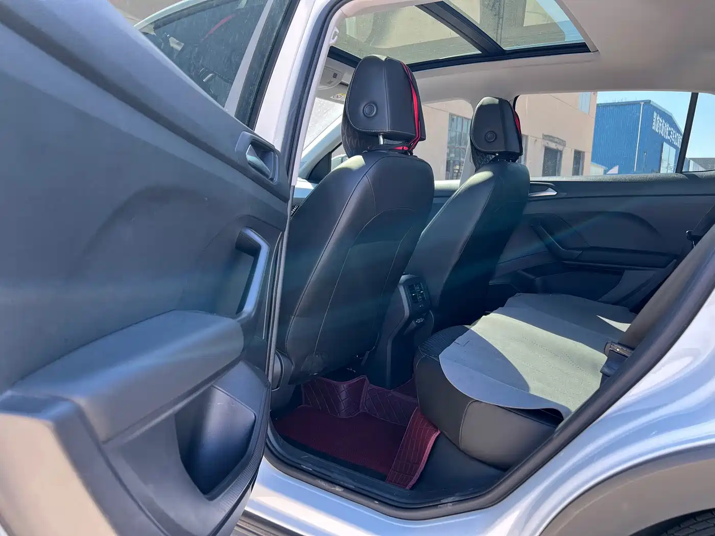 Volkswagen Tacqua 2023 2021 200TSI DSG Joy Smart Connect Edition