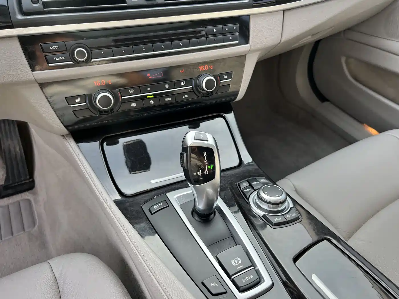 BMW 5 Series 2012 523Li Luxury фото 14