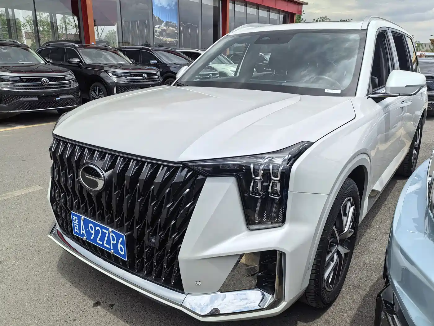 GAC Trumpchi Trumpchi GS8 2022 Dual Engine Series 2.0TM 2WD Premium Edition (7-Seater) фото 3