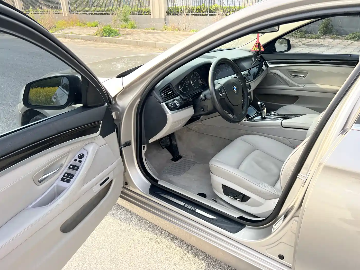 BMW 5 Series 2012 523Li Luxury фото 9