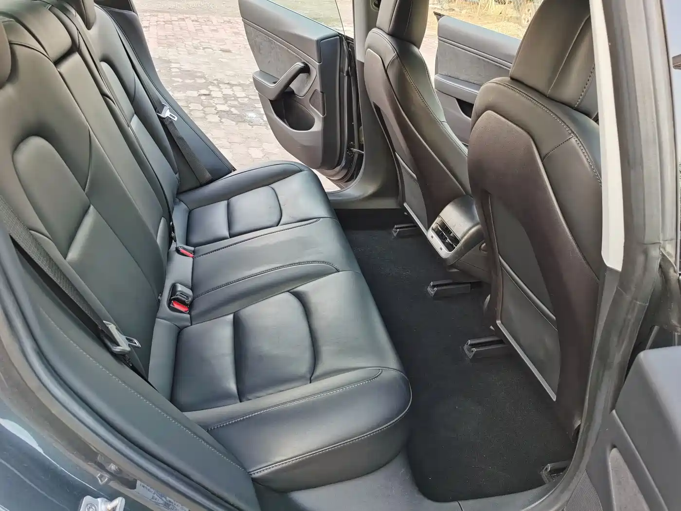 TESLA MODEL 3 (IMPORTED)