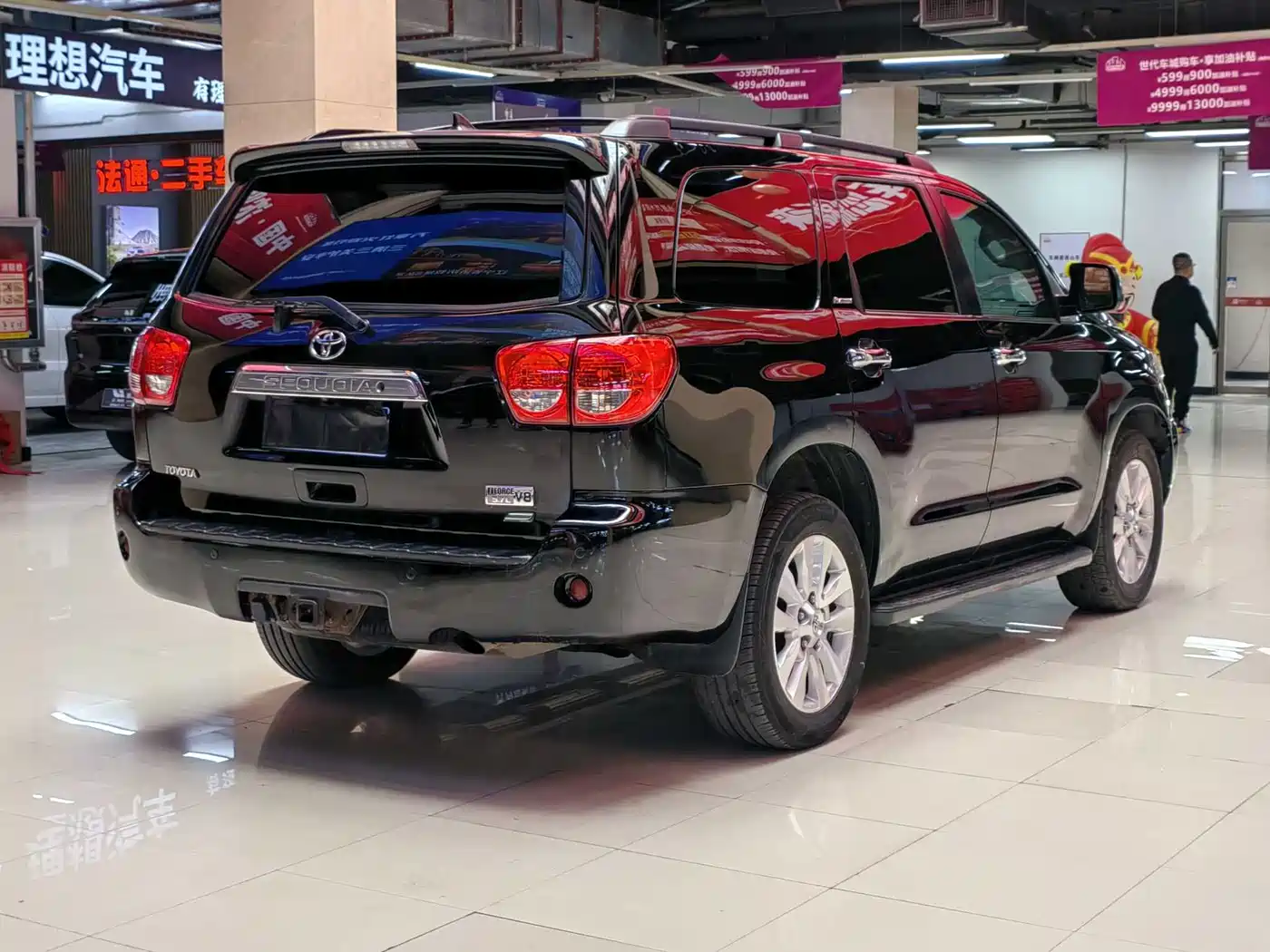 Toyota Sequoia 2010 5.7 Platinum Edition фото 8