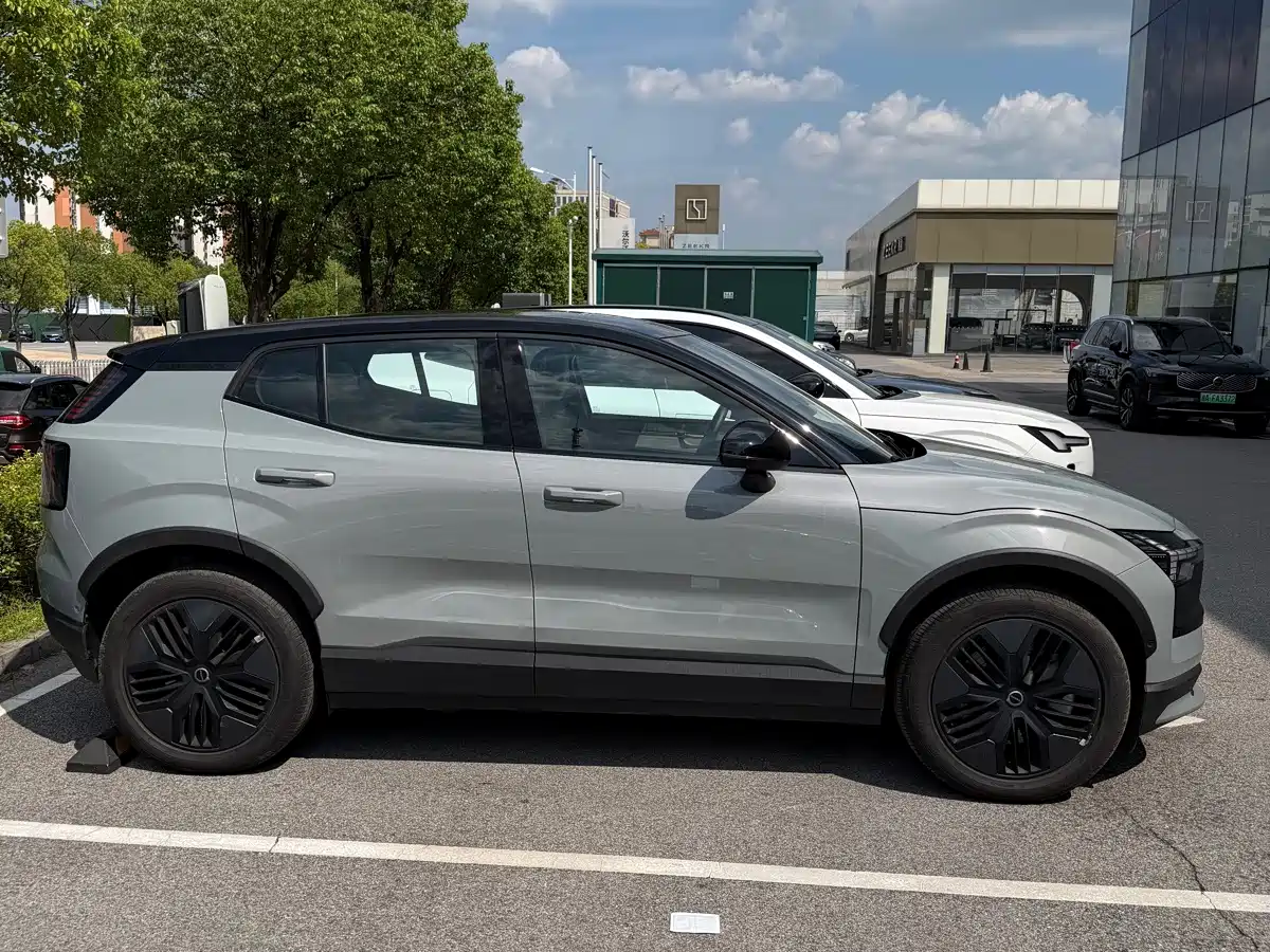2025 Volvo EX30