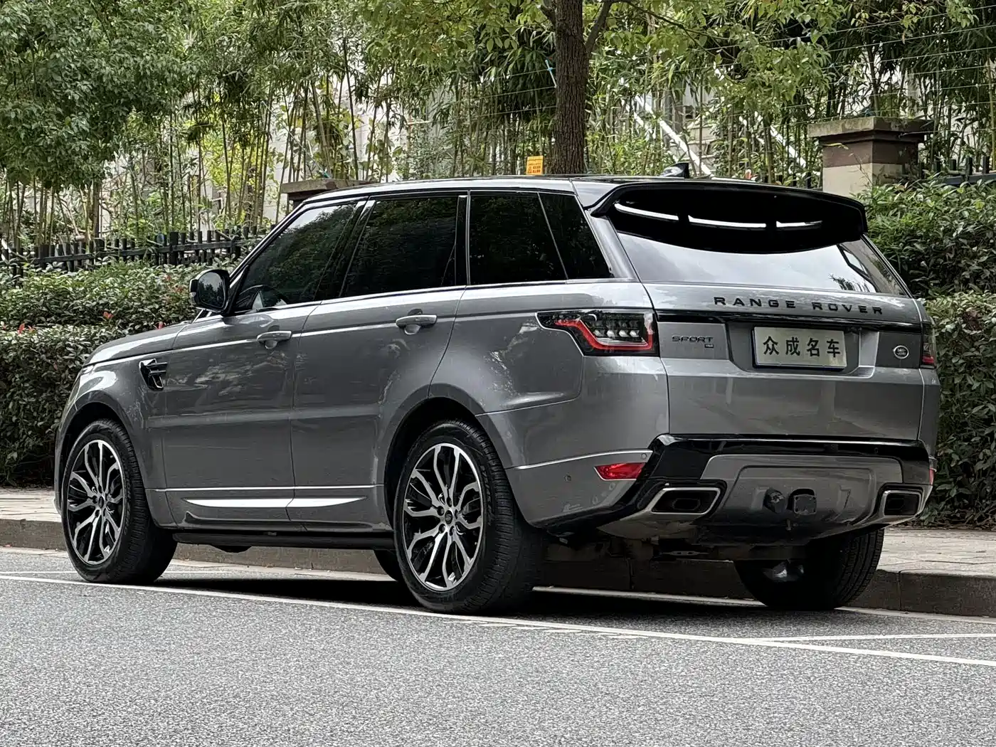 Land Rover Range Rover Sport 2021 3.0 L6 Gloss Black Edition фото 5