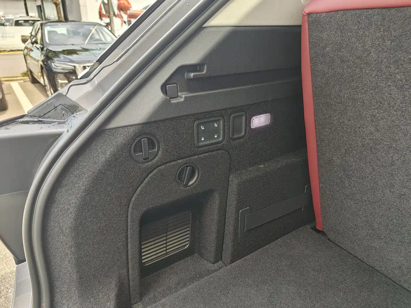 Hongqi E-HS9 2022 690km Qi Xiang Edition (6-seater) фото 17